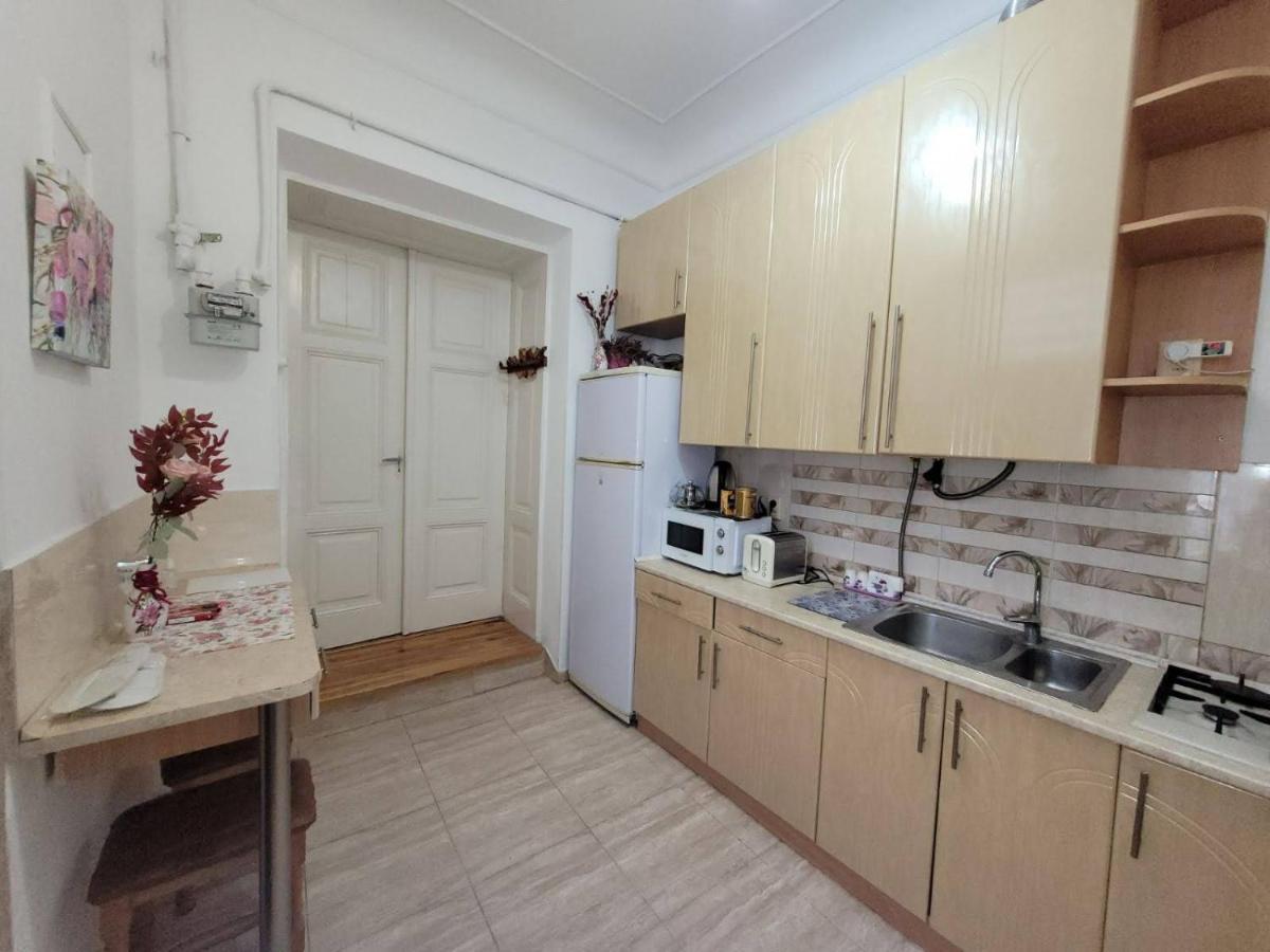 Central Apartment On Rynok Square Lviv Eksteriør billede