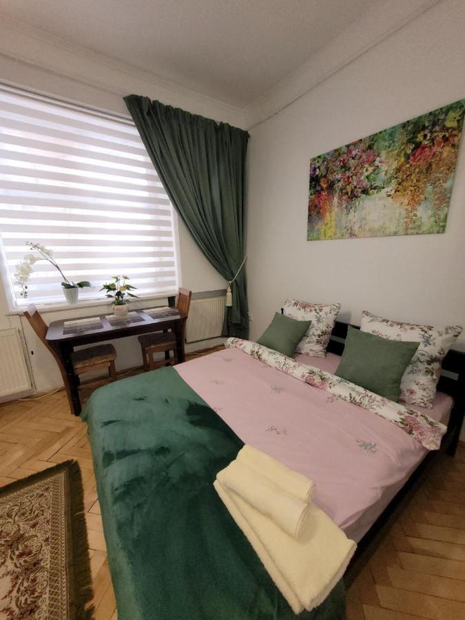 Central Apartment On Rynok Square Lviv Eksteriør billede